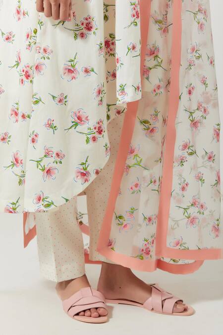 Label Earthen Ivory Cotton Mul, Dupatta Organza Silk Printed Floral Asymmetric Hem Kurta Set at Aza Fashions Label Earthen_Ivory Cotton Mul, Dupatta Organza Silk Printed Floral Asymmetric Hem Kurta Set _at_Aza_Fashions