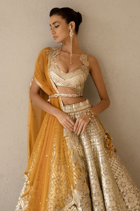 Shop Varun Nidhika Beige Silk Organza, Tulle Applique, Embroidery Charkhi Bridal Lehenga Set Online at Aza Fashions Shop_Varun Nidhika_Beige Silk Organza, Tulle Applique, Embroidery Charkhi Bridal Lehenga Set _Online_at_Aza_Fashions