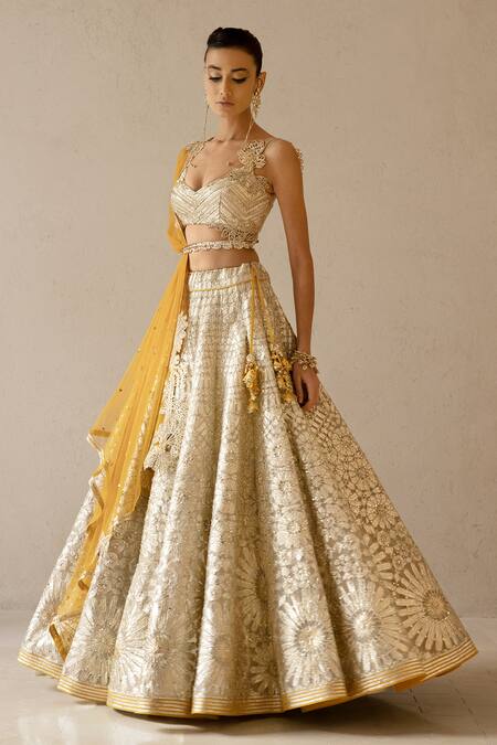 Buy Varun Nidhika Beige Silk Organza, Tulle Applique, Embroidery Charkhi Bridal Lehenga Set Online at Aza Fashions Buy_Varun Nidhika_Beige Silk Organza, Tulle Applique, Embroidery Charkhi Bridal Lehenga Set _Online_at_Aza_Fashions
