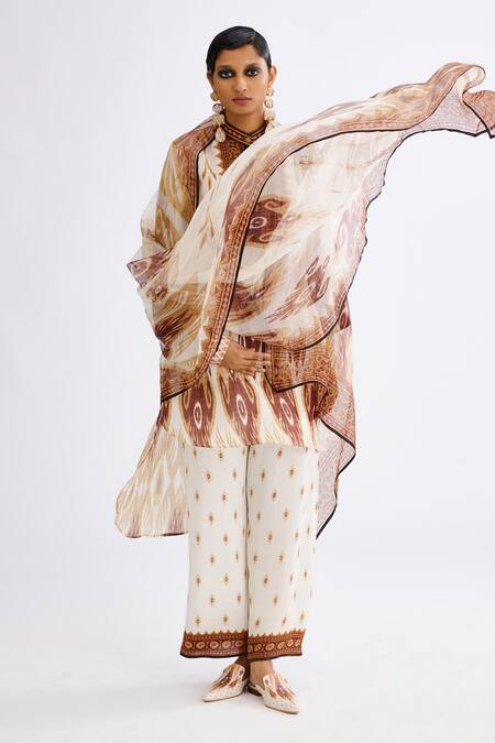 Shop Rajdeep Ranawat Brown Kota Doria Caramel Abstract Printed Silk Dupatta at Aza Fashions Shop_Rajdeep Ranawat_Brown Kota Doria Caramel Abstract Printed Silk Dupatta_at_Aza_Fashions