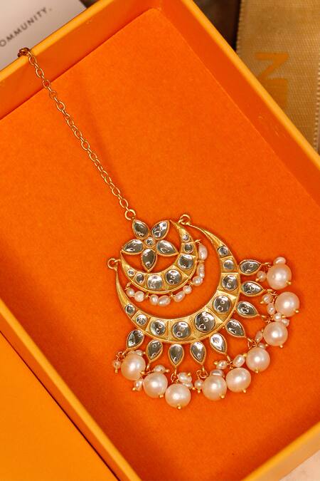 ZARIIN_Gold Plated Chaand Ka Tukda Embellished Maangtikka _Online_at_Aza_Fashions