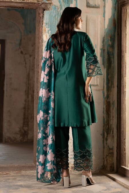 Shop Seeaash Emerald Green Soft Organza Printed Bagh Scallop V Neckline Embroidered Kurta Set at Aza Fashions Shop_Seeaash_Emerald Green Soft Organza Printed Bagh Scallop V Neckline Embroidered Kurta Set_at_Aza_Fashions