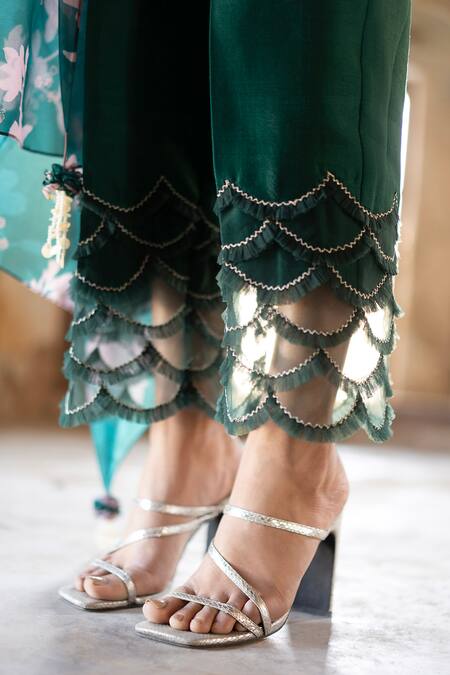 Seeaash Emerald Green Soft Organza Printed Bagh Scallop V Neckline Embroidered Kurta Set at Aza Fashions Seeaash_Emerald Green Soft Organza Printed Bagh Scallop V Neckline Embroidered Kurta Set_at_Aza_Fashions