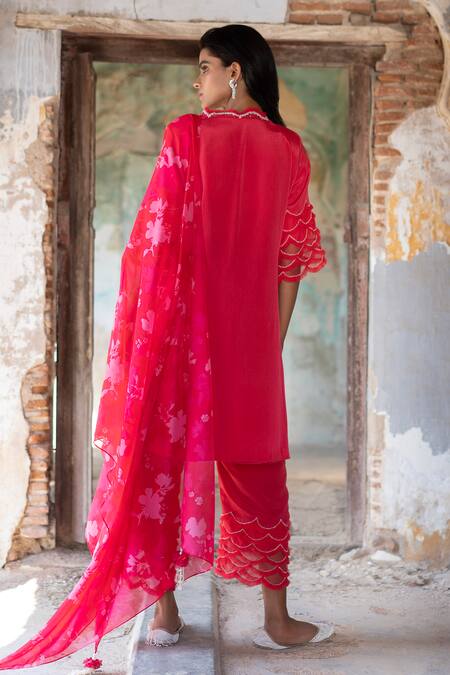 Shop Seeaash Pink Net, Crepe, Organza Embroidery V-neck Scallop Neckline Kurta Set at Aza Fashions Shop_Seeaash_Pink Net, Crepe, Organza Embroidery V-neck Scallop Neckline Kurta Set_at_Aza_Fashions