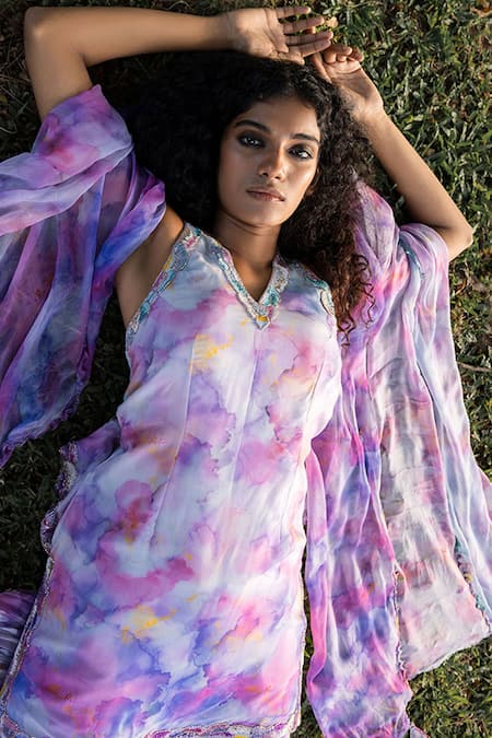 17:17 By Simmi Saboo Purple Chiffon Paint Brush Effect Halter Neck James Kurta And Sharara Set Online at Aza Fashions 17:17 By Simmi Saboo_Purple Chiffon Paint Brush Effect Halter Neck James Kurta And Sharara Set _Online_at_Aza_Fashions