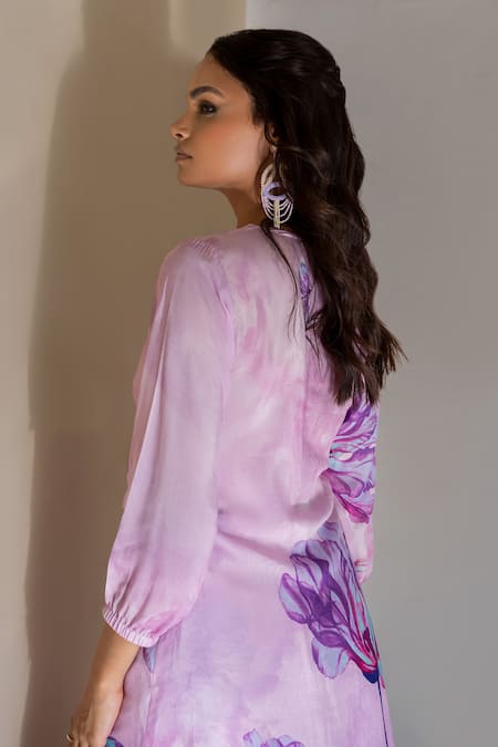 Shop 17:17 By Simmi Saboo Purple Muslin Embroidery V-neck Luke Dragonfly Pattern Top With Pant at Aza Fashions Shop_17:17 By Simmi Saboo_Purple Muslin Embroidery V-neck Luke Dragonfly Pattern Top With Pant _at_Aza_Fashions