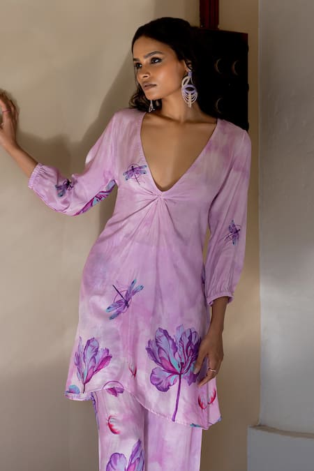 17:17 By Simmi Saboo Purple Muslin Embroidery V-neck Luke Dragonfly Pattern Top With Pant Online at Aza Fashions 17:17 By Simmi Saboo_Purple Muslin Embroidery V-neck Luke Dragonfly Pattern Top With Pant _Online_at_Aza_Fashions