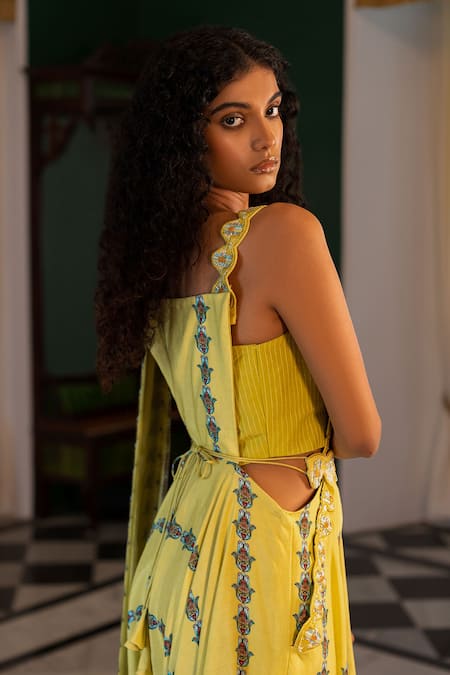 Shop 17:17 By Simmi Saboo Yellow Muslin Hamsa Square Neck Marlin Pattern Suspender Saree With Tube Top at Aza Fashions Shop_17:17 By Simmi Saboo_Yellow Muslin Hamsa Square Neck Marlin Pattern Suspender Saree With Tube Top _at_Aza_Fashions