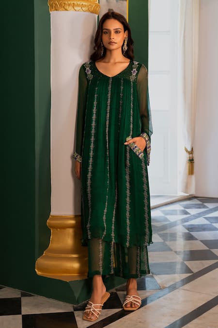 17:17 By Simmi Saboo Green Chiffon Placement Embellished Tuna Pattern Pakistani Kurta With Pant 