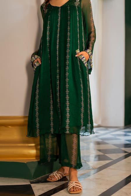 Shop 17:17 By Simmi Saboo Green Chiffon Placement Embellished Tuna Pattern Pakistani Kurta With Pant Online at Aza Fashions Shop_17:17 By Simmi Saboo_Green Chiffon Placement Embellished Tuna Pattern Pakistani Kurta With Pant _Online_at_Aza_Fashions