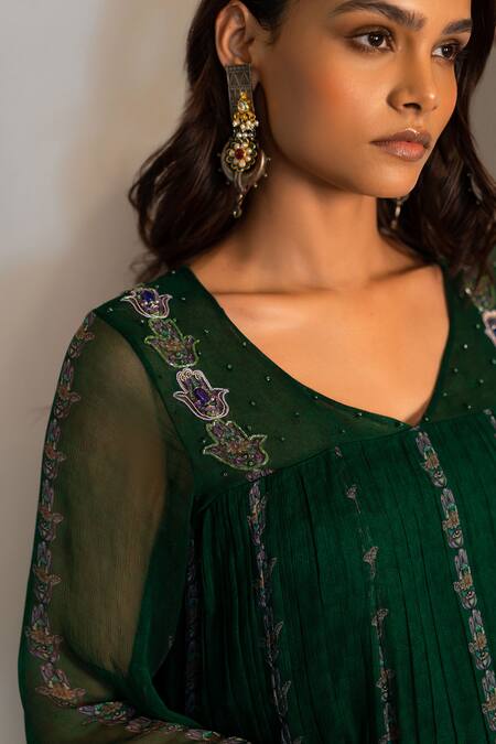 17:17 By Simmi Saboo Green Chiffon Placement Embellished Tuna Pattern Pakistani Kurta With Pant at Aza Fashions 17:17 By Simmi Saboo_Green Chiffon Placement Embellished Tuna Pattern Pakistani Kurta With Pant _at_Aza_Fashions