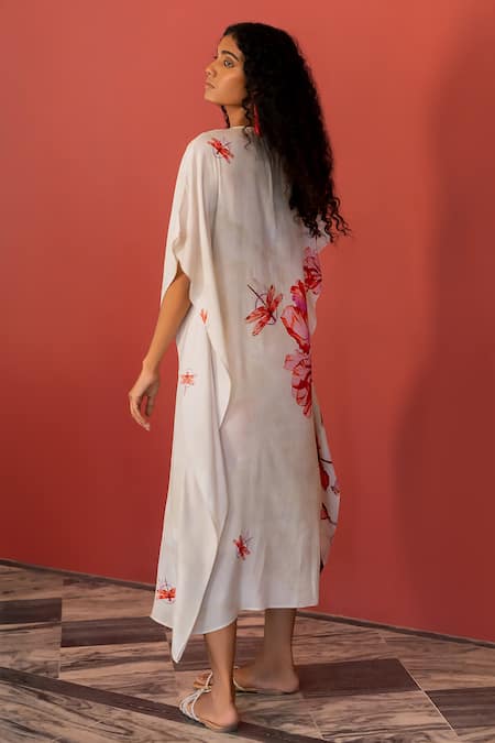 Shop 17:17 By Simmi Saboo Off White Muslin Embroidery V-neck Aafiya Floral Pattern Kaftan at Aza Fashions Shop_17:17 By Simmi Saboo_Off White Muslin Embroidery V-neck Aafiya Floral Pattern Kaftan _at_Aza_Fashions