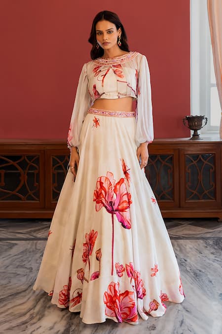 17:17 By Simmi Saboo Off White Muslin Embroidered Thread Aalifa Floral Pattern Bustier And Lehenga Set at Aza Fashions 17:17 By Simmi Saboo_Off White Muslin Embroidered Thread Aalifa Floral Pattern Bustier And Lehenga Set _at_Aza_Fashions