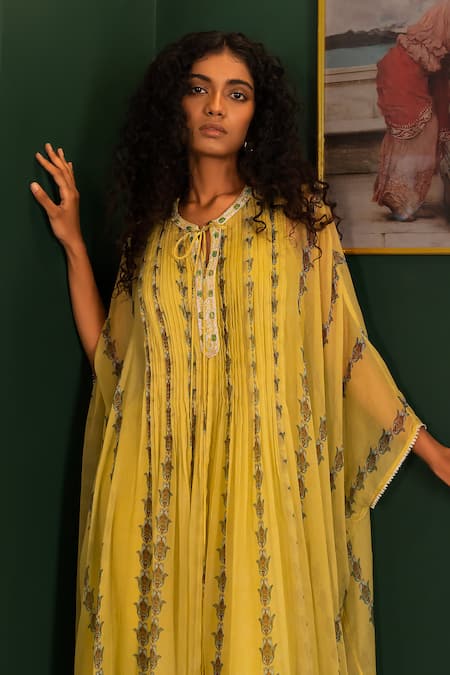 17:17 By Simmi Saboo_Yellow Round Neck Ajooni Evil Eye Print Kaftan With Inner _Online_at_Aza_Fashions