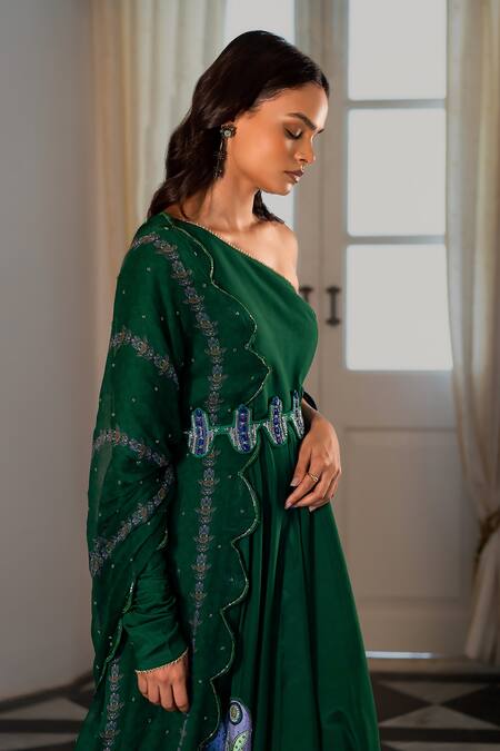 17:17 By Simmi Saboo Green Muslin Embroidered Cutdana One Shoulder Bob Anarkali With Dupatta Online at Aza Fashions 17:17 By Simmi Saboo_Green Muslin Embroidered Cutdana One Shoulder Bob Anarkali With Dupatta _Online_at_Aza_Fashions