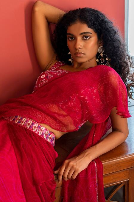 17:17 By Simmi Saboo Pink Muslin Embroidery Square Neck Finley Lehenga Set at Aza Fashions 17:17 By Simmi Saboo_Pink Muslin Embroidery Square Neck Finley Lehenga Set _at_Aza_Fashions