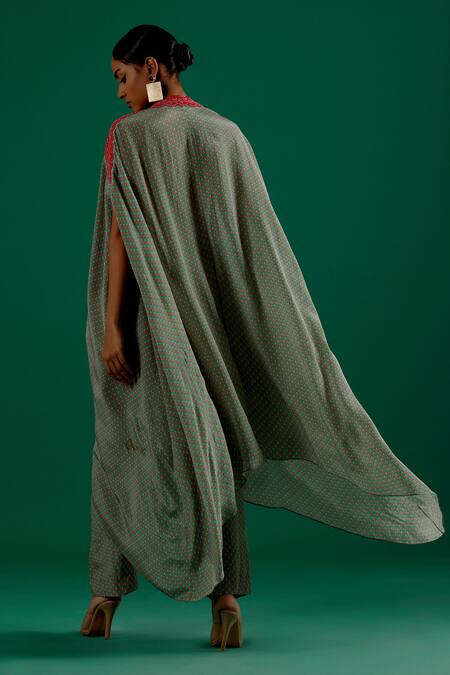 Shop Sitaraa Green Crepe Beads, Embroidery Keyhole Apsara Scallop Pattern Kaftan With Pant at Aza Fashions Shop_Sitaraa_Green Crepe Beads, Embroidery Keyhole Apsara Scallop Pattern Kaftan With Pant_at_Aza_Fashions