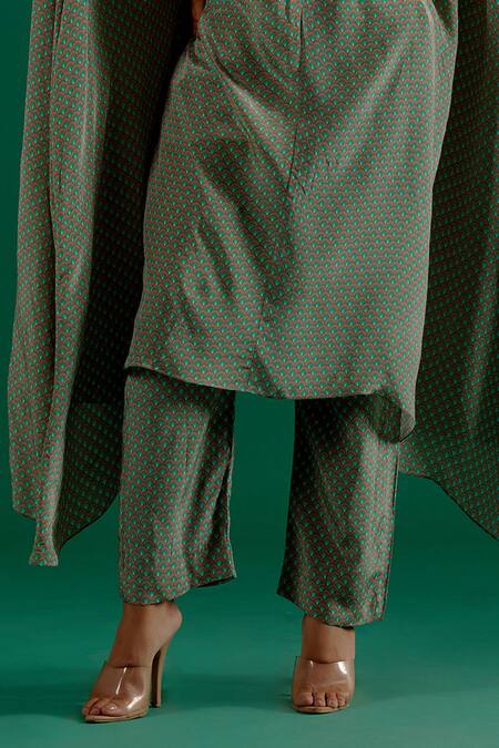 Buy Sitaraa Green Crepe Beads, Embroidery Keyhole Apsara Scallop Pattern Kaftan With Pant Online at Aza Fashions Buy_Sitaraa_Green Crepe Beads, Embroidery Keyhole Apsara Scallop Pattern Kaftan With Pant_Online_at_Aza_Fashions