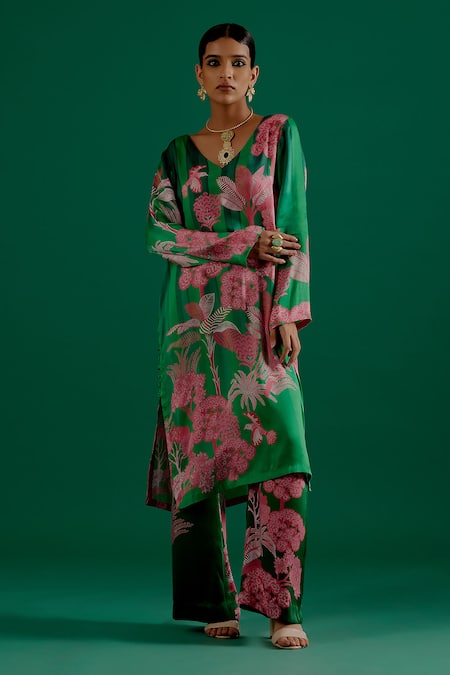 Sitaraa Green Modal Silk Printed Forest V Neck Pankhuri Scene Kurta With Pant 