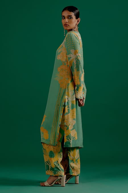 Shop_Sitaraa_Green Crepe Sequins, Embroidery V-neck Kavya Bageecha Print Kurta With Pant_Online_at_Aza_Fashions