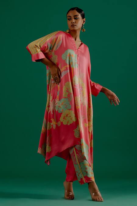 Sitaraa_Fuchsia Modal, Silk Embroidery V-neck Mohak Garden Print Kurta With Pant_Online_at_Aza_Fashions