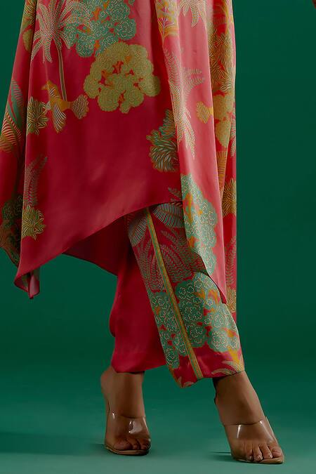 Buy_Sitaraa_Fuchsia Modal, Silk Embroidery V-neck Mohak Garden Print Kurta With Pant_Online_at_Aza_Fashions
