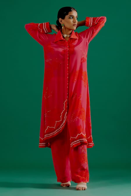 Sitaraa_Fuchsia Crepe Sequins, Embroidery Shawl Meera Tonal Garden Print Kurta With Pant_Online_at_Aza_Fashions