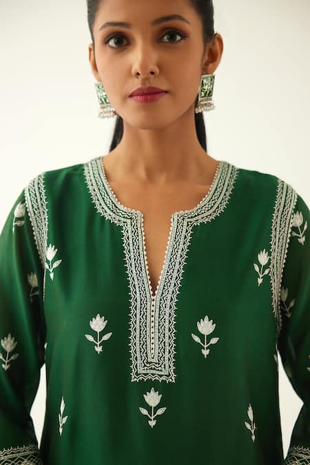 Shop Kora Green Silk, Chanderi Embroidery Split V-neck Floral Kurta Set Online at Aza Fashions Shop_Kora_Green Silk, Chanderi Embroidery Split V-neck Floral Kurta Set _Online_at_Aza_Fashions