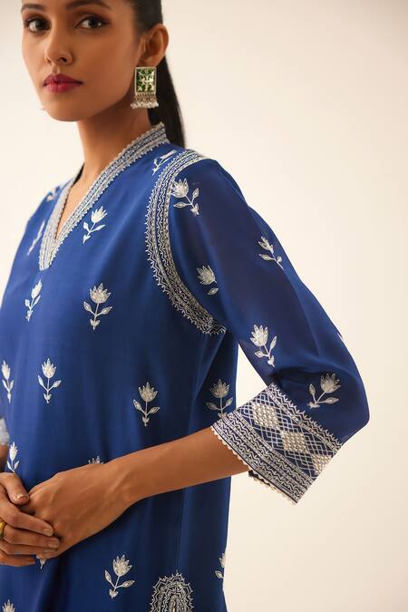Buy Kora Blue Silk, Chanderi Embroidery V-neck Flower Kurta Set Online at Aza Fashions Buy_Kora_Blue Silk, Chanderi Embroidery V-neck Flower Kurta Set _Online_at_Aza_Fashions