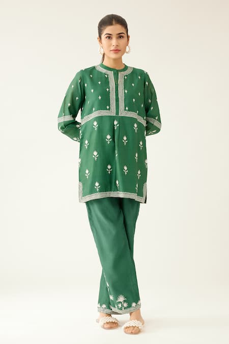 Kora Green Silk, Chanderi Embroidery Round Neck Floral Kurta And Pant Set