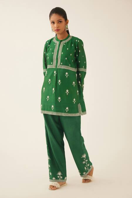Kora Green Silk, Chanderi Embroidery Round Neck Floral Kurta And Pant Set Online at Aza Fashions Kora_Green Silk, Chanderi Embroidery Round Neck Floral Kurta And Pant Set _Online_at_Aza_Fashions