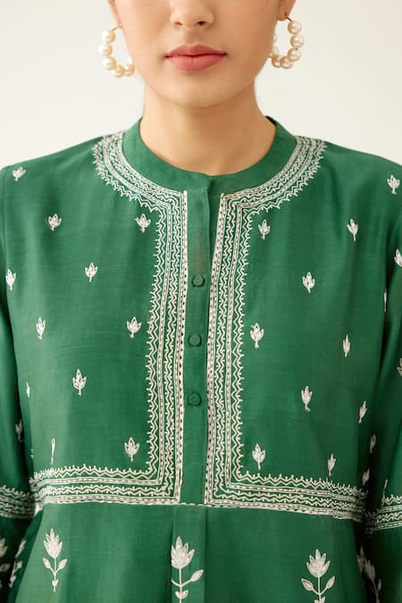 Kora Green Silk, Chanderi Embroidery Round Neck Floral Kurta And Pant Set at Aza Fashions Kora_Green Silk, Chanderi Embroidery Round Neck Floral Kurta And Pant Set _at_Aza_Fashions
