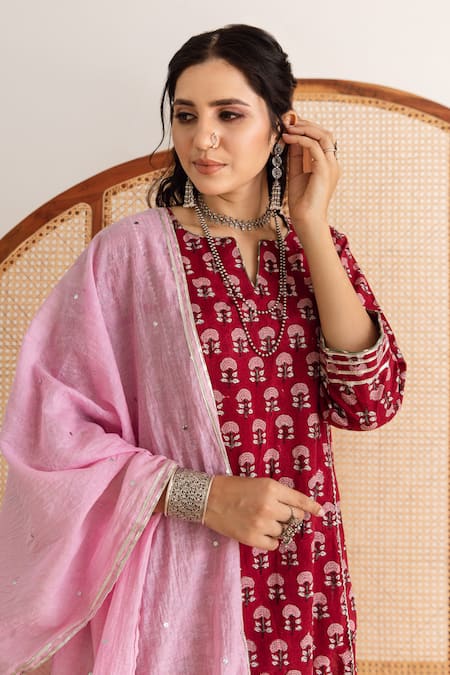 Buy_Maison Shefali_Red Cotton, Chanderi Gota Patti Keyhole Neck Block Print Straight Kurta Pant Set 
