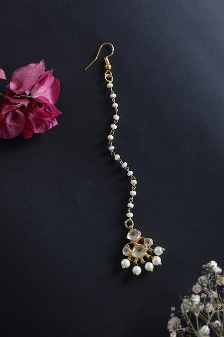 Shop Paisley Pop Gold Plated Kundan Pearl Maangtikka at Aza Fashions Shop_Paisley Pop_Gold Plated Kundan Pearl Maangtikka _at_Aza_Fashions