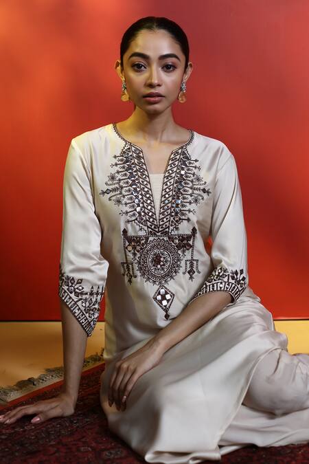 Buy_28 Threads_Cream Satin Embroidered Mirror Notched Asymmetric Kurta_Online_at_Aza_Fashions