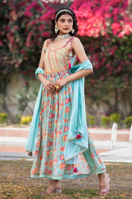 BAIRAAS Green Kurta- Muslin Printed Floral V Neck Pattern Pant Set 