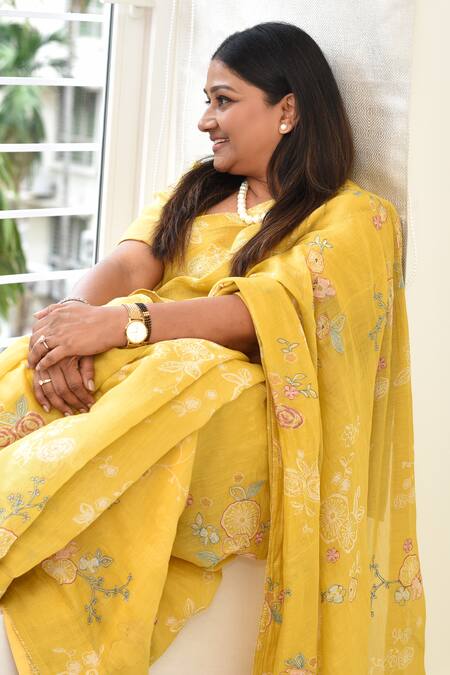 Buy_Vaayu_Yellow Cotton Embroidery Round Neck Floral Applique Saree