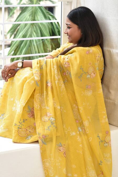 Shop_Vaayu_Yellow Cotton Embroidery Round Neck Floral Applique Saree