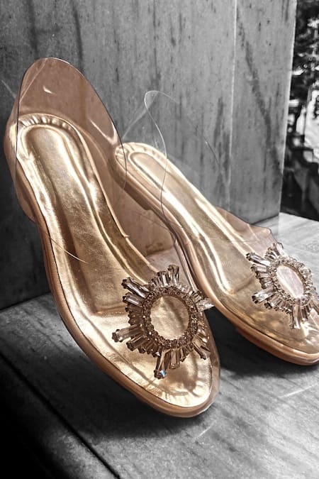 Sana K luxurious Footwear Balle Crystal Brooch Embellished Star Juttis 