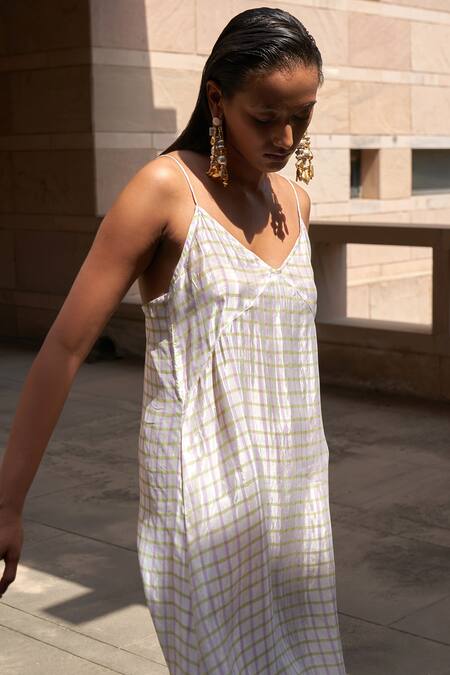 Aapro_Multi Color Silk Plunge Neck Checkered Tie-up Midi Dress _Online_at_Aza_Fashions