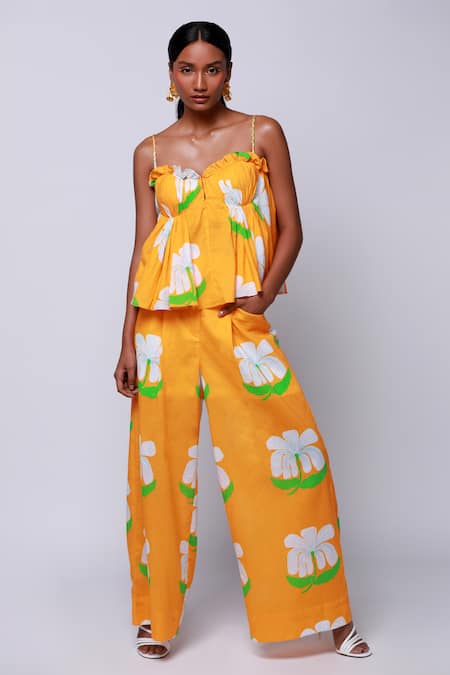 Ekastories Yellow Cotton Sweetheart Neck Floral Bloom Print Top And Pant Set at Aza Fashions Ekastories_Yellow Cotton Sweetheart Neck Floral Bloom Print Top And Pant Set_at_Aza_Fashions