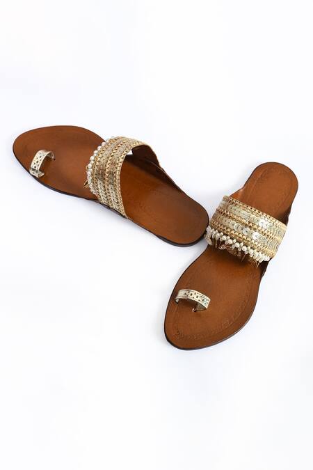 Shop_Irasoles_Brown Dilbar Handcrafted Kolhapuri Flats_Online_at_Aza_Fashions