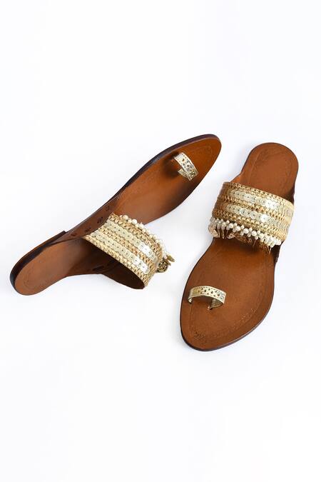 Irasoles_Brown Dilbar Handcrafted Kolhapuri Flats_at_Aza_Fashions