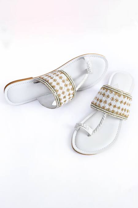 Irasoles_White Durar Embroidered Kolhapuri Flats_at_Aza_Fashions