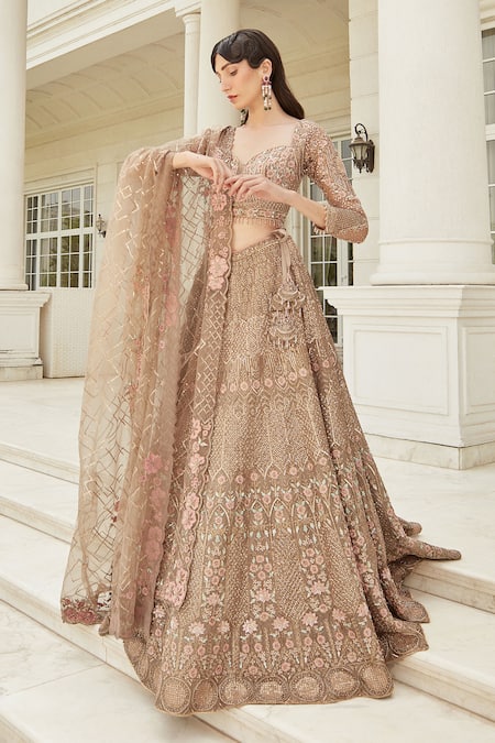 Swati Narula Gold Lehenga And Blouse Organza Dupatta Net Eila Embroidered Bridal Set at Aza Fashions Swati Narula_Gold Lehenga And Blouse Organza Dupatta Net Eila Embroidered Bridal Set _at_Aza_Fashions