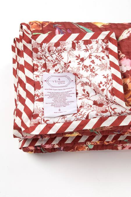 Vvyom By Shuchita_Red Shell Top 30% Silk 70% Cottonshell Soundarya Floral Reversible Quilt_at_Aza_Fashions