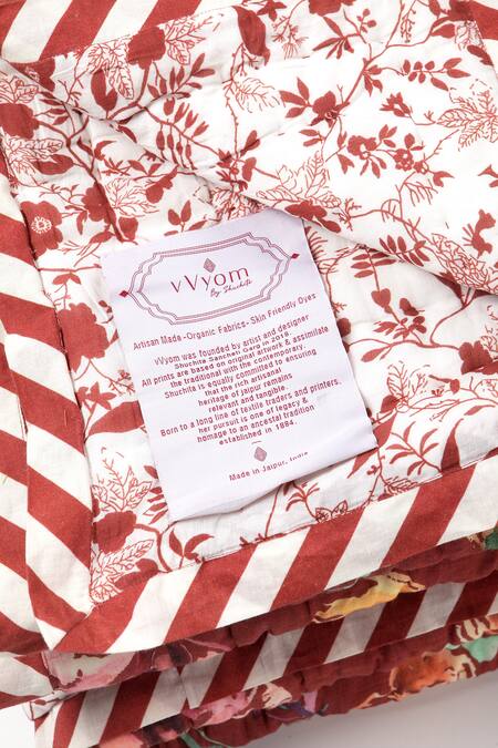 Shop_Vvyom By Shuchita_Red Shell Top 30% Silk 70% Cottonshell Soundarya Floral Reversible Quilt