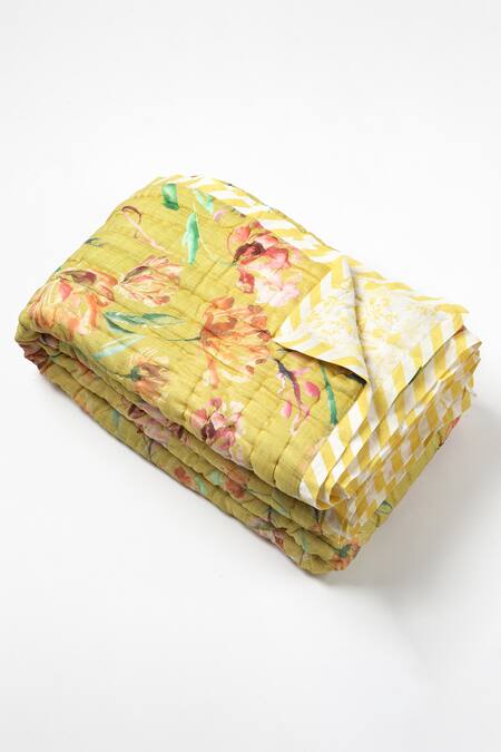 Shop Vvyom By Shuchita Yellow Shell Top 30% Silk 70% Soundarya Turmeric Glow Reversible Quilt at Aza Fashions Shop_Vvyom By Shuchita_Yellow Shell Top 30% Silk 70% Soundarya Turmeric Glow Reversible Quilt_at_Aza_Fashions