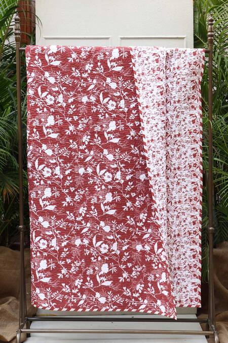 vVyom By Shuchita Red Shell And Filler 100% Cotton Bahaarbloom Hibiscus Reversible Bedcover Set 