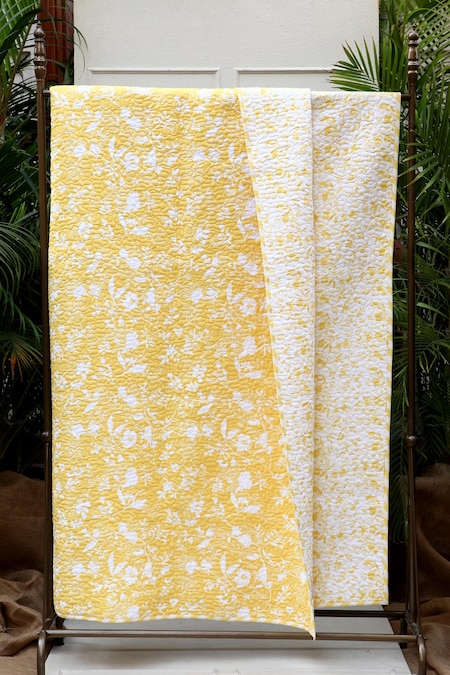 vVyom By Shuchita Yellow Shell And Filler 100% Cotton Bahaarbloom Marigold Reversible Bedcover Set 